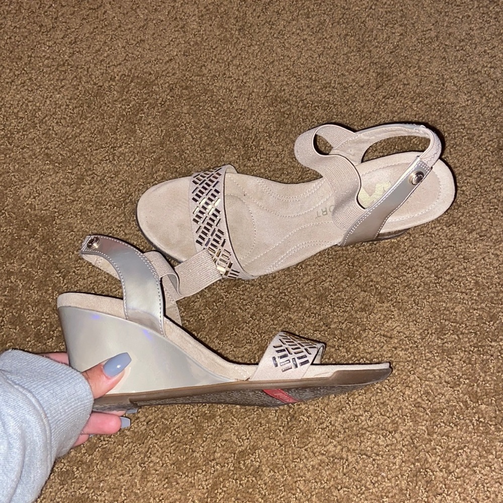 Nude Wedges
